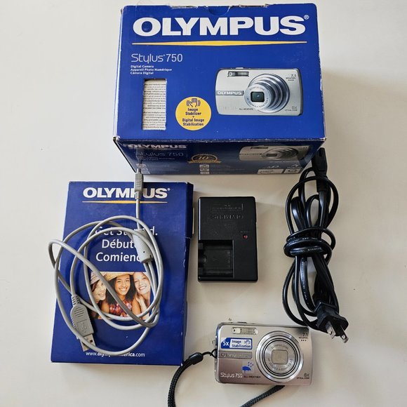 Olympus Stylus 750 CCD Digital Camera AS IS - Picture 1 of 7
